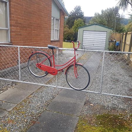 Villa Little Red Riding Hood Reefton Exterior foto