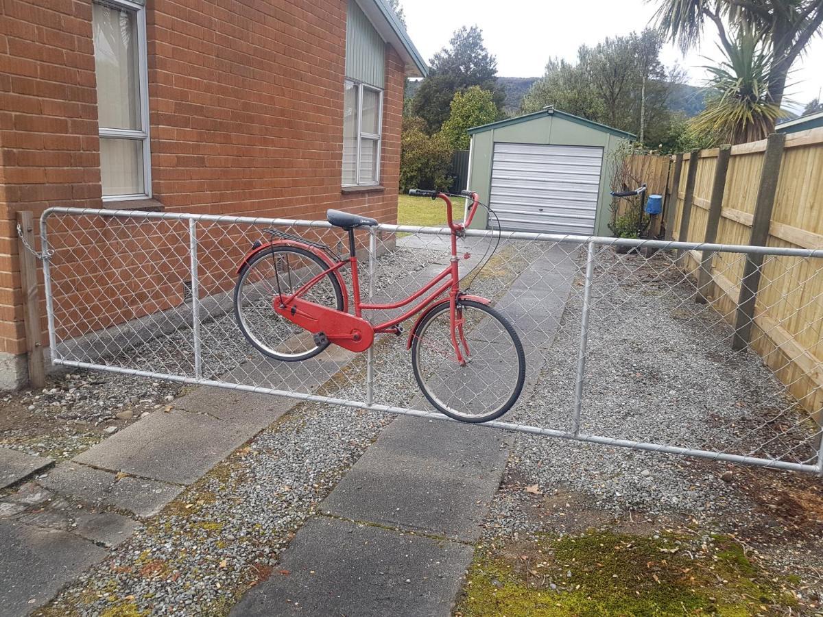 Villa Little Red Riding Hood Reefton Exterior foto